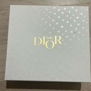 I’m selling a baby dior bag